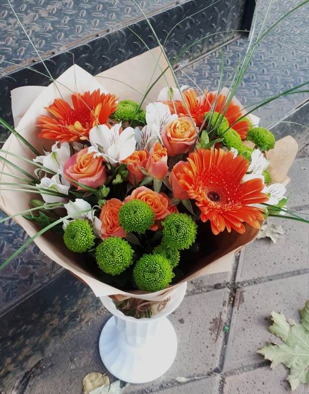 Букет цветов из: Герберы, Хризантемы, Альстромерии и Розы в Сулаке