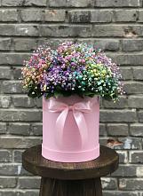 Цветочная композиция из Гипсофила и Розы в шляпной коробке в Сулаке