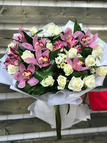 Букет цветов из: Розы и Хризантемы в Сулаке