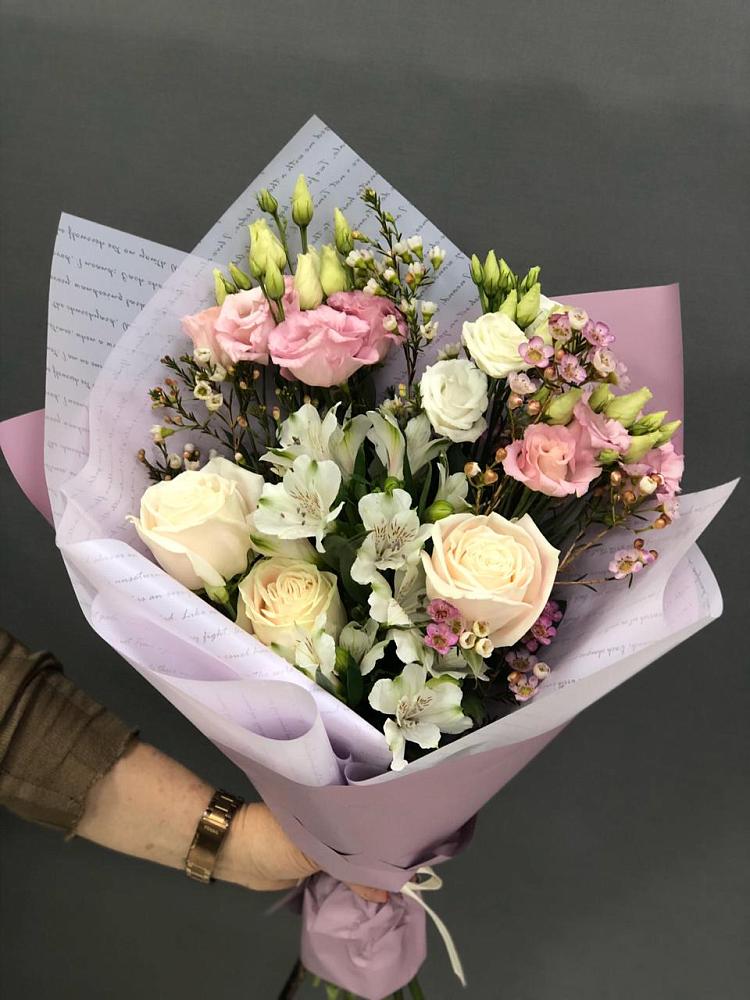 Букет цветов из: Альстромерии, Розы и Лизиантусы в Сулаке