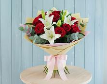 Букет цветов из:  Лилии и Розы в Сулаке