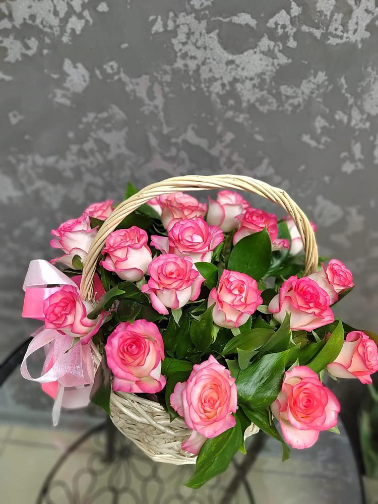Цветочная композиция из Розы в корзине в Сулаке
