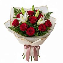 Букет цветов из:  Лилии и Розы в Сулаке