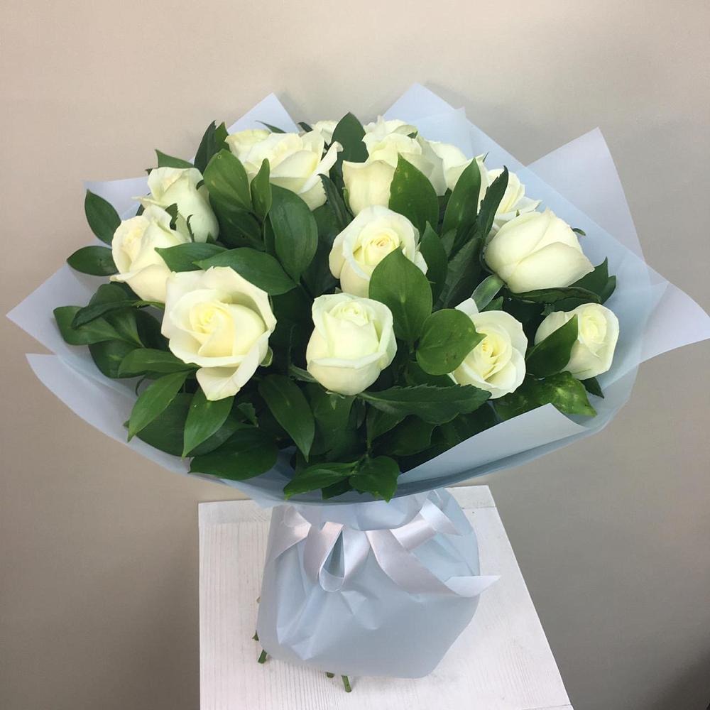 Букет 15 Белых роз Проуд в Сулаке