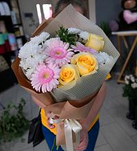 Букет цветов из:  Герберы, Розы и Хризантемы в Сулаке