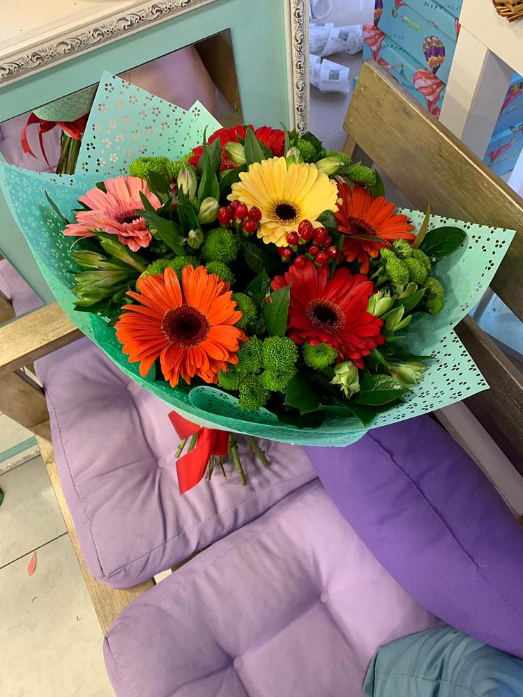 Букет цветов из: Герберы, Хризантемы и Альстромерии в Сулаке