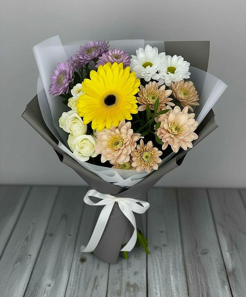 Букет цветов из: Розы, Герберы и Хризантемы в Сулаке