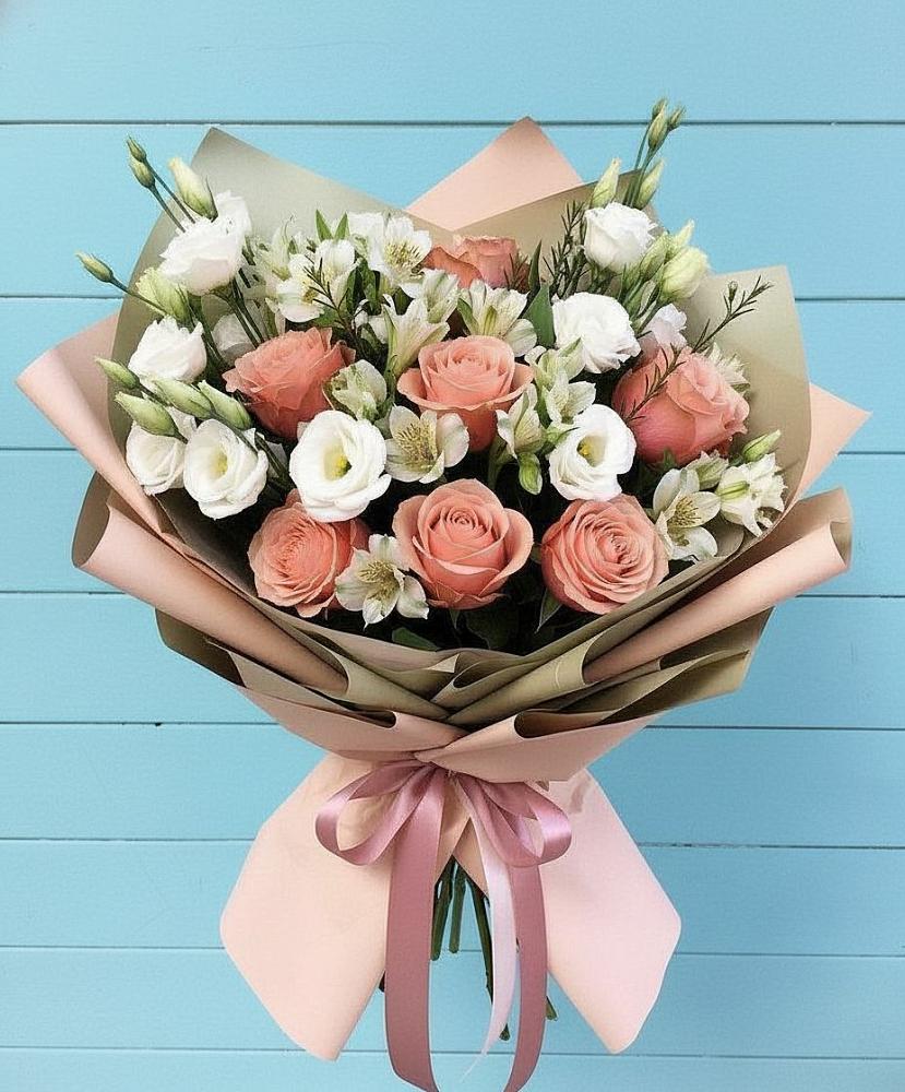 Букет цветов из: Розы, Альстромерии и Лизиантусы в Сулаке