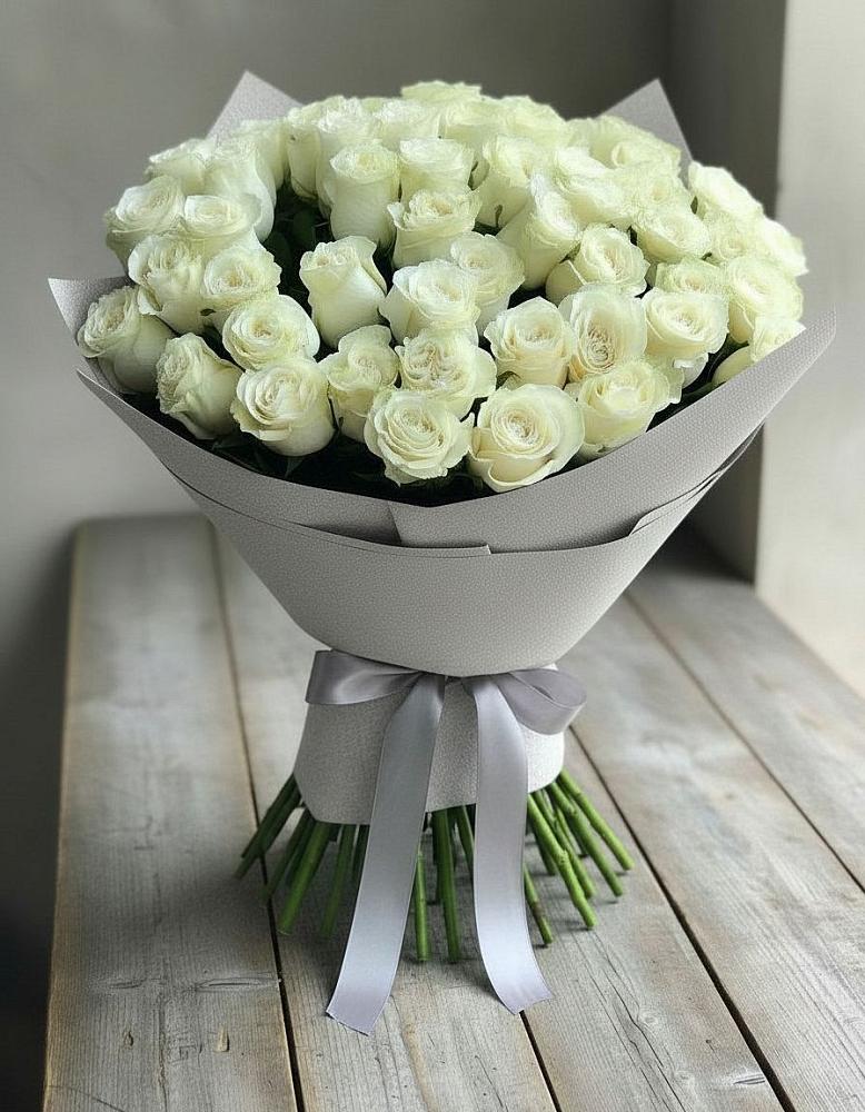 Букет 35 Белых роз в Сулаке