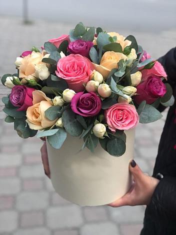 Цветочная композиция из Розы в шляпной коробке в Сулаке