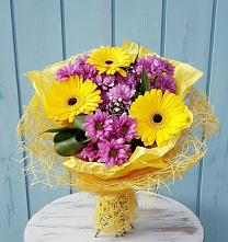 Букет цветов из:  Хризантемы и Герберы в Сулаке