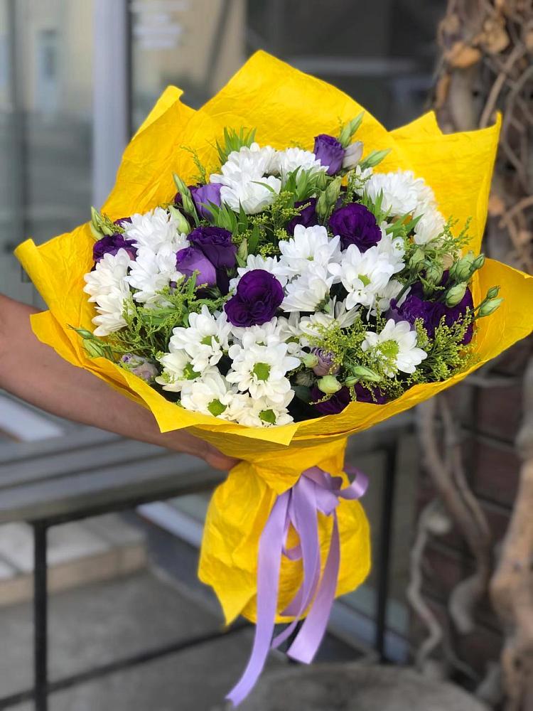 Букет цветов из: Ирисы, Хризантемы и Ромашки в Сулаке