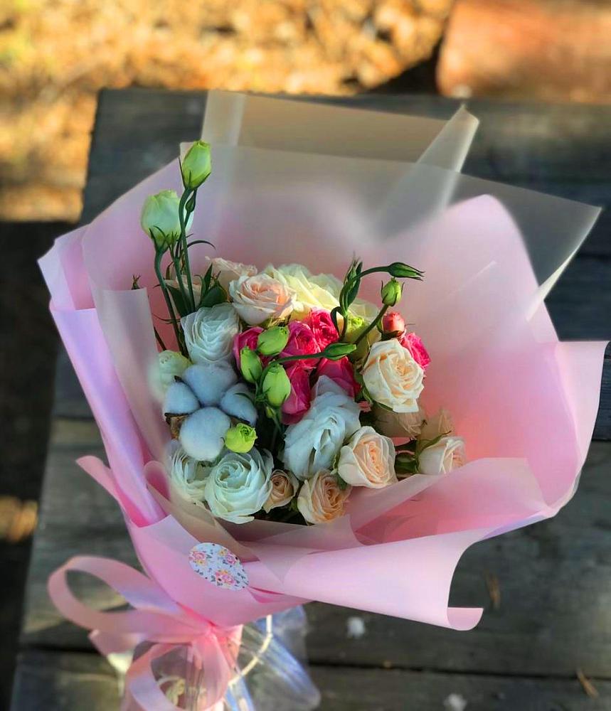 Букет цветов из: Розы и Лизиантусы в Сулаке