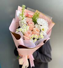 Букет цветов из:  Хризантемы и Розы в Сулаке