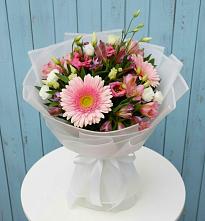 Букет цветов из:  Герберы, Альстромерии и Лизиантусы в Сулаке