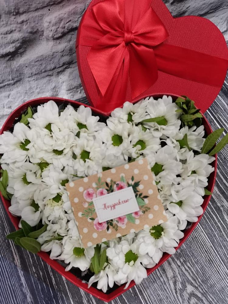 Цветочная композиция из Хризантемы в виде сердца в Сулаке