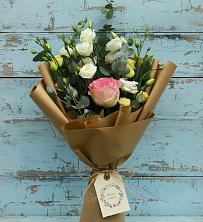 Букет цветов из:  Розы и Лизиантусы в Сулаке