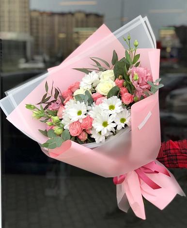 Букет цветов из: Розы, Лизиантусы и Хризантемы в Сулаке