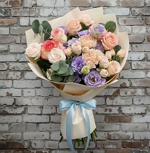 Букет цветов из:  Розы, Лизиантусы и Гвоздики в Сулаке