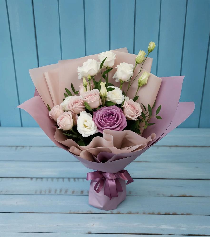 Букет цветов из: Розы и Лизиантусы в Сулаке